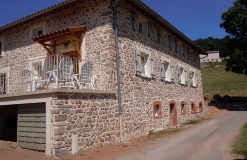 Chirassimont Cottage | Spacious Countryside Retreat: 6 Bedrooms, Fireplace, Pet-Friendly, Near Lyon and Roanne