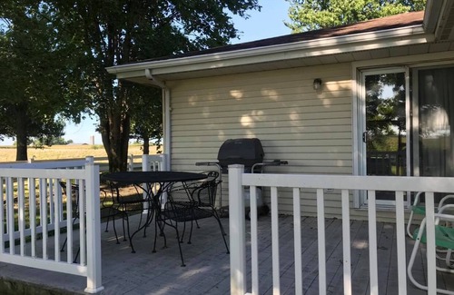 Fort Madison House | Spacious countryside home just minutes from Nauvoo, Illinois & Burlington, Iowa!