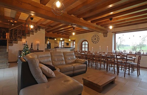 Ceauce Cottage | Spacious Countryside Retreat with Games Room, Near Pond, Sleeps 15