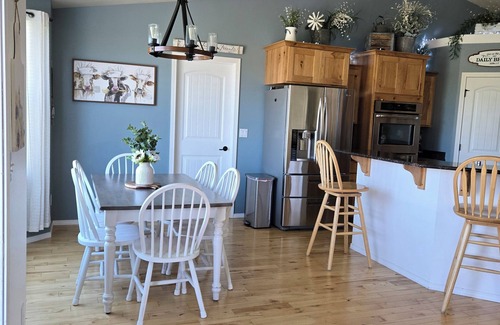 Brownstown House | Spacious County home, lg yard & patio w/mountain views. Near trails & wineries