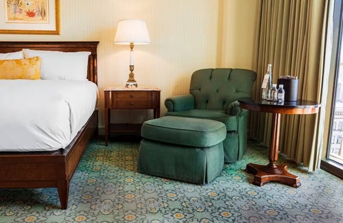 Downtown San Diego Hotel | Spacious Couple Room in Downtown, Perfect for Exploration