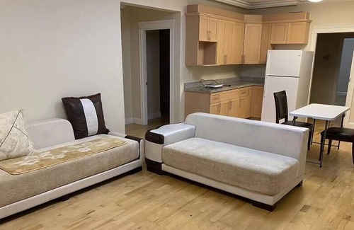 Shaughnessy House | Spacious & Cozy 2 BD Suite in Heart of Vancouver