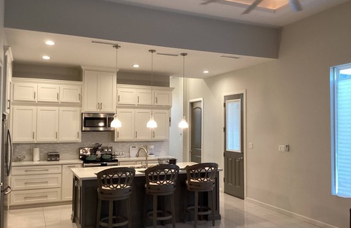 Hidalgo House | Spacious & Cozy 2-bedroom house in delightful Hidalgo W/AC, WIFI & washer/dryer