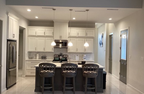 Hidalgo House | Spacious & Cozy 2-bedroom house in delightful Hidalgo W/AC, WIFI & washer/dryer