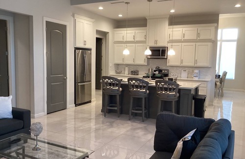 Hidalgo House | Spacious & Cozy 2-bedroom house in delightful Hidalgo W/AC, WIFI & washer/dryer