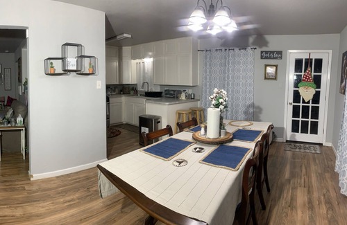 Cleburne House | Spacious&Cozy 3BR/Free WiFi/1.4 miles from DT