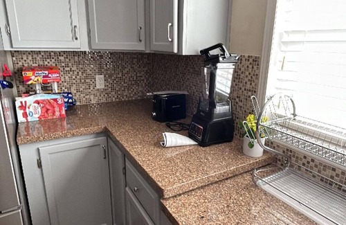 Lydia House | Spacious Cozy 4 BR Home w/Wi-Fi & Free Parking