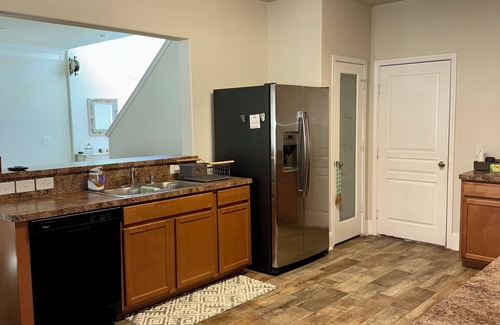 Northeast Houston House | Spacious, Cozy and Clean! 15 miles to Downtown Houston, 18 miles to IAH.