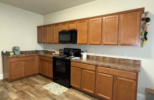 Northeast Houston House | Spacious, Cozy and Clean! 15 miles to Downtown Houston, 18 miles to IAH.