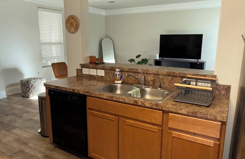 Northeast Houston House | Spacious, Cozy and Clean! 15 miles to Downtown Houston, 18 miles to IAH.