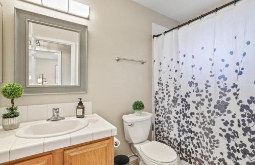 Northeast Reno House | Spacious Cozy and Furnished Bedroom Private Bathroom, Close to Everything