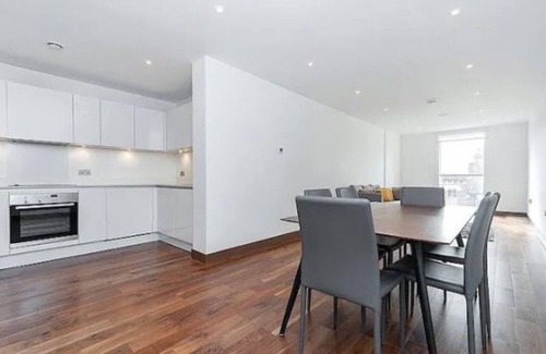 Fortune Green Apartment | Spacious cozy apartment in West Hampstead 2 bedroom