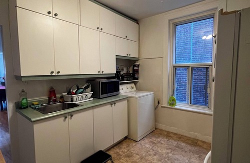 Mile End Apartment | Spacious & cozy bedroom in 4 1/2 - Heart of the Mile End - Montreal