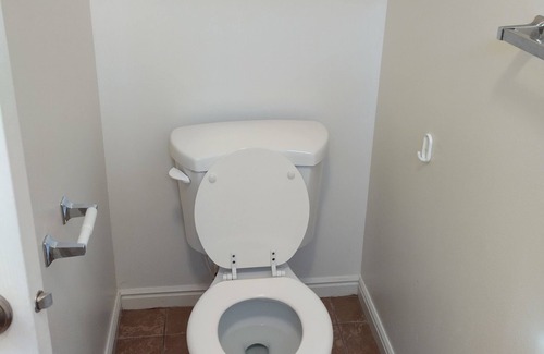 Logan House | SPACIOUS COZY bedroom with PRIVATE bathroom and walk-in closet