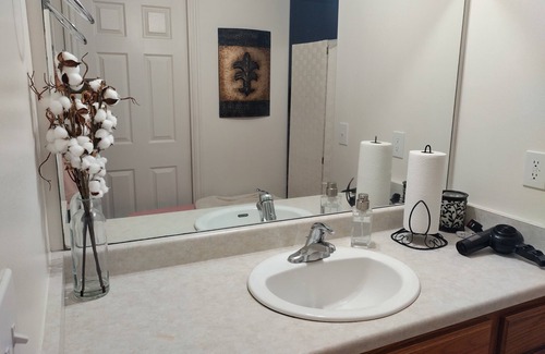 Logan House | SPACIOUS COZY bedroom with PRIVATE bathroom and walk-in closet