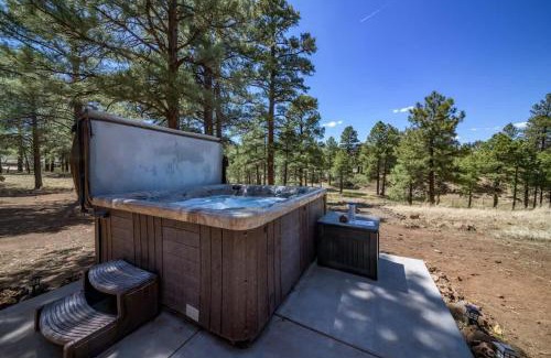 Flagstaff House | Spacious Cozy Cabin Retreat on 5-Acres with HotTub