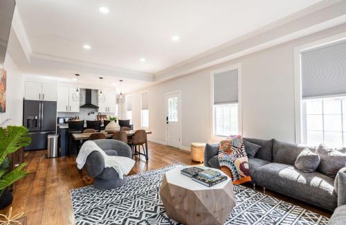 Mount Auburn House | Spacious & Cozy Central Cincinnati Home
