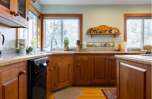 Wofford Heights House | Spacious, Cozy Getaway with Breathtaking Mountain Views