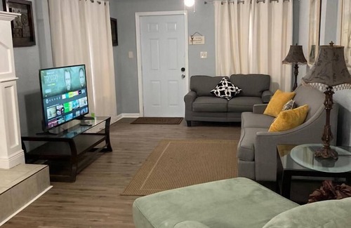 Lynn Haven House | SPACIOUS COZY HOME 5BD/2BTH SLEEPS 11 CLOSE TO THE BEACHES