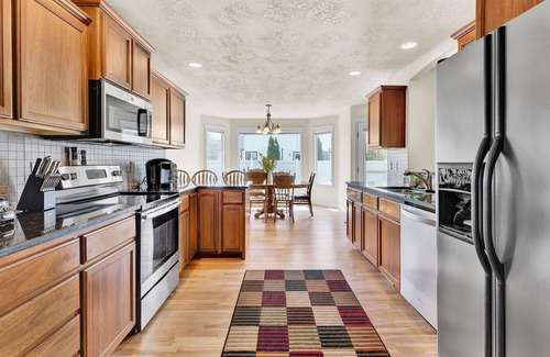Meridian House | Spacious Cozy Home by Settlers Park - Meridian, ID