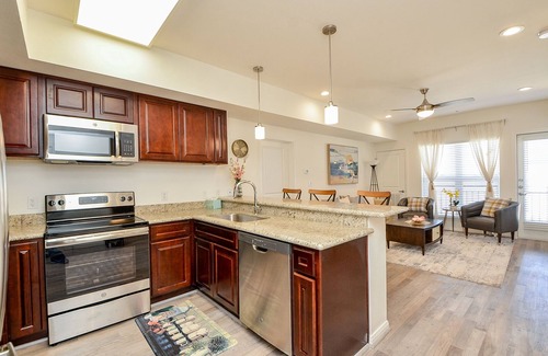 Katy Condo | Spacious Cozy Home in Lifestyle Center| Gated Condo |3B