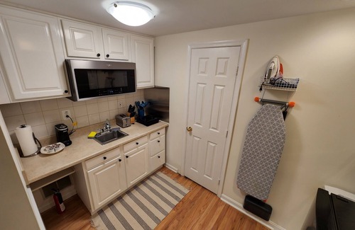 West End House | Spacious & Cozy Private Suite | Minutes to DC