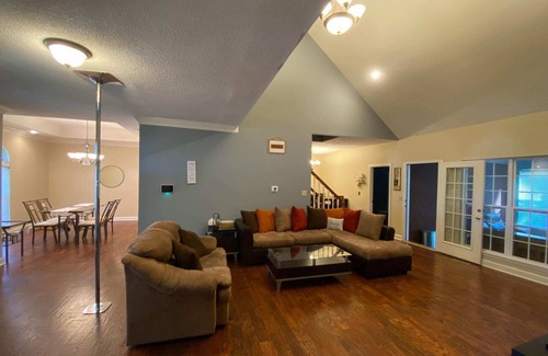Albany House | Spacious, Cozy & Safe home away from home