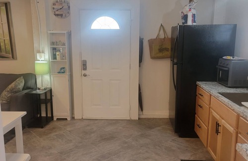 Fort Myers Beach Apartment | Spacious Cozy Studio Pool/Spa Ultimate Location Walk to everything