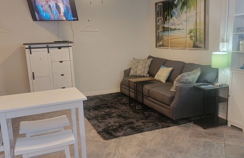 Fort Myers Beach Apartment | Spacious Cozy Studio Pool/Spa Ultimate Location Walk to everything