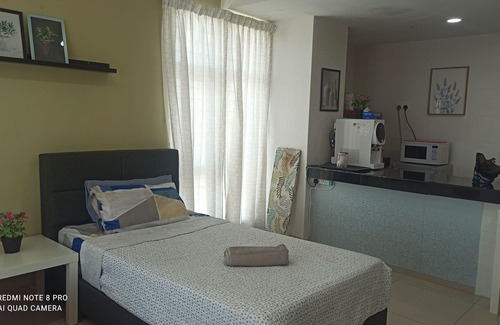 Kampung Telaga Nibong Apartment | Spacious & Cozy Studio W/ POOL 5min to Pasar Siti Khadijah. Free WI-FI, NETFLIX