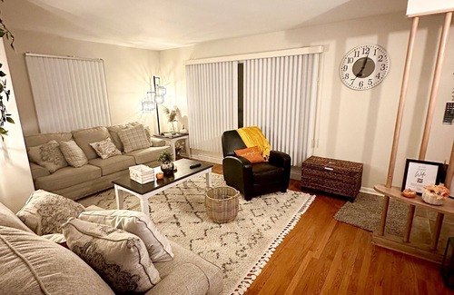 Milwaukee Apartment | Spacious & Cozy Unit in the Heart of Milwaukee