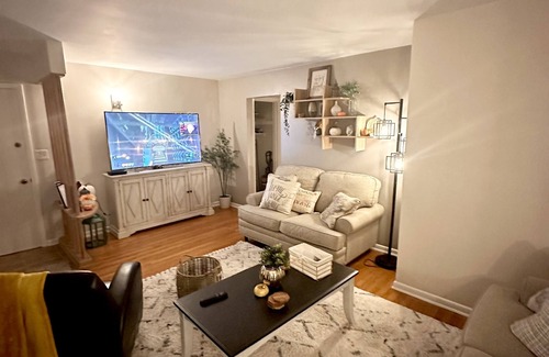 Milwaukee Apartment | Spacious & Cozy Unit in the Heart of Milwaukee