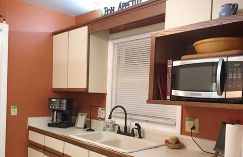Royal Pines House | Spacious & Cozy, Well Appointed Home 20 Min South of Asheville 10 min to Airport