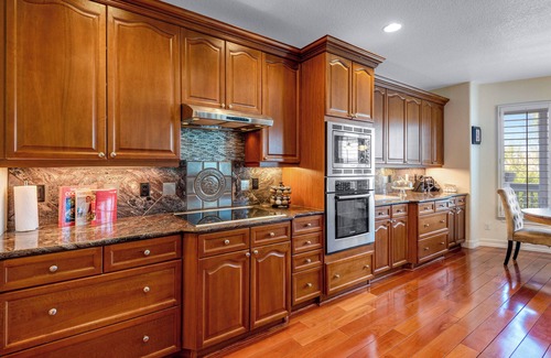 Aurora House | Spacious & Cozy Winter Retreat: Scenic Views, Luxury, Pool Table, Crystal Chandelier, Hardwood."