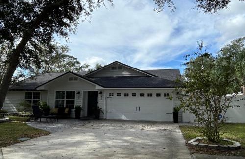 Conway House | Spacious craftsman house sleeps 8