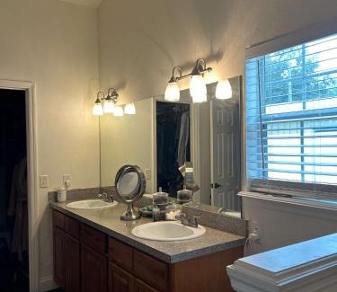 Conway House | Spacious craftsman house sleeps 8