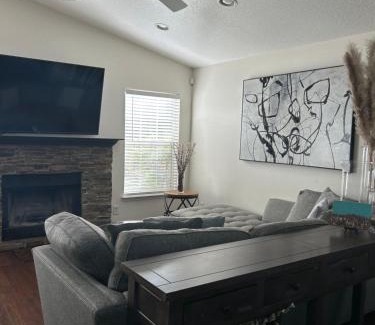 Conway House | Spacious craftsman house sleeps 8