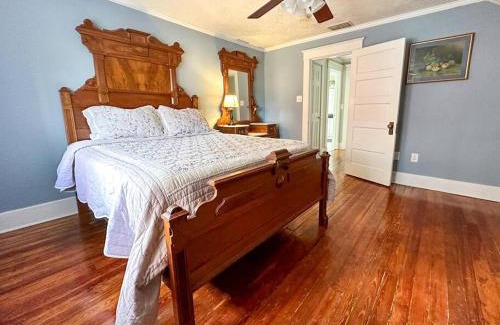 Staunton House | Spacious Craftsman near Staunton