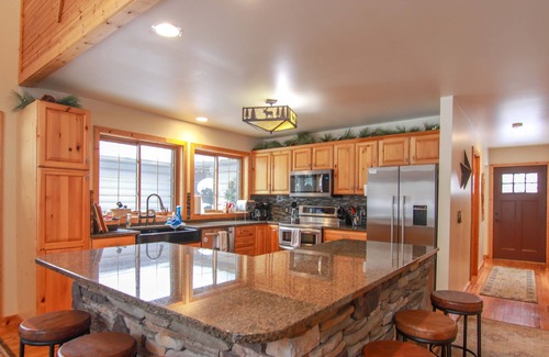 Thompsonville Cabin | Spacious Crystal Mountain Resort Cabin w/Game Rm! Minutes to Ski/Golf/Spa/Pool!