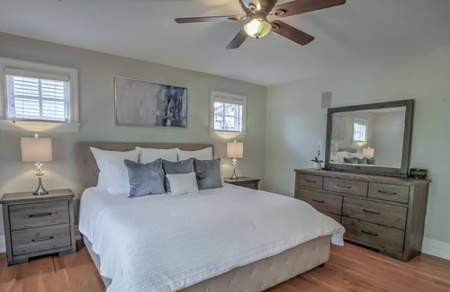 Etobicoke House | Spacious Custom Home Near Downtown Toronto