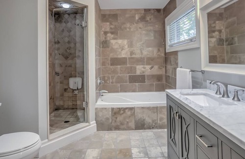 Etobicoke House | Spacious Custom Home Near Downtown Toronto