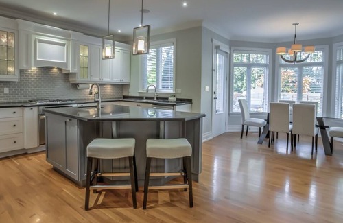 Etobicoke House | Spacious Custom Home Near Downtown Toronto