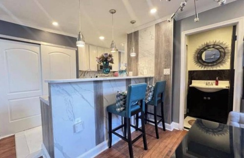 Washington Bed & Breakfast | Spacious DC Getaway Modern Comfort Walk-In Shower Near Metro