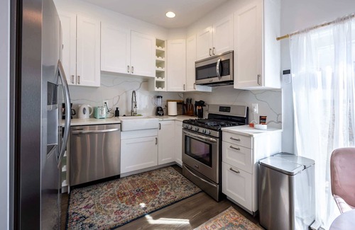 Near Northeast House | Spacious DC Retreat w/Free Parking & 70” Smart TV