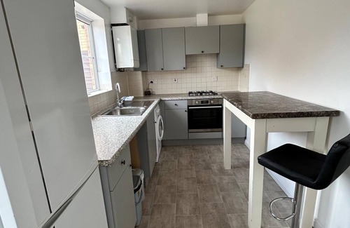 Luton House | Spacious Delight double bedroom