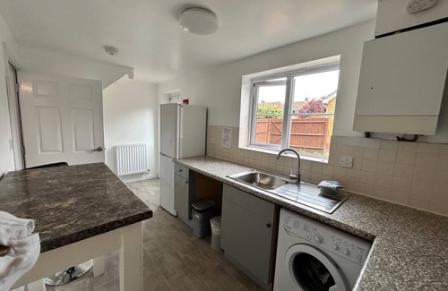 Luton House | Spacious Delight double bedroom