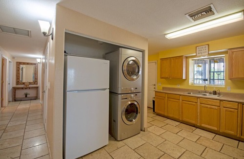 Marana House | Spacious Desert Getaway ~ Scenic Views ~ Hammock!