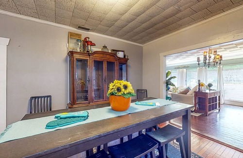 Plant City House | Spacious Designer Home with Private Solar-Heated Pool, Treehouse & Sunroom