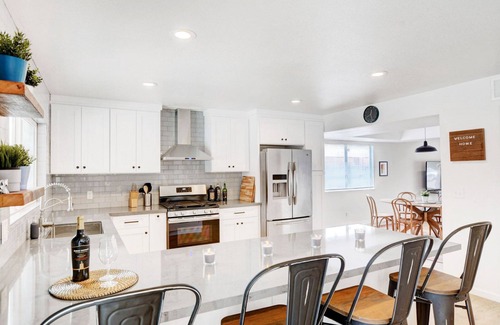 Paradise House | Spacious Designer Modern Oasis w/Pool + Spa, Near The Strip (31+ Day Rental)