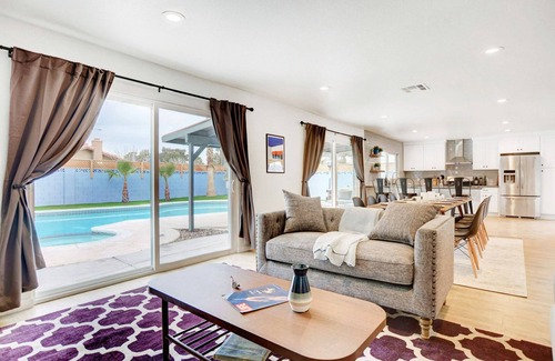 Paradise House | Spacious Designer Modern Oasis w/Pool + Spa, Near The Strip (31+ Day Rental)